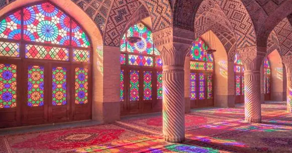 معماری مسجد نصیرالملک؛ آمیزهای از ظرافت و شکوه