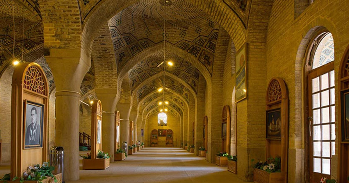 شبستان شرقی؛ تابستانی در میان سنگ و کاشی
