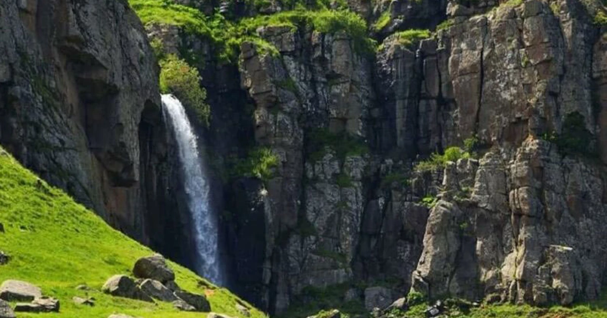 آبشار ورزان از جاهای گردشگری تالش