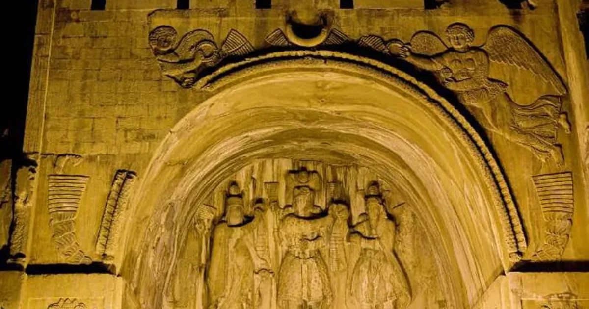 طاق بزرگ (مربوط به شاهپور سوم و خسرو دوم)