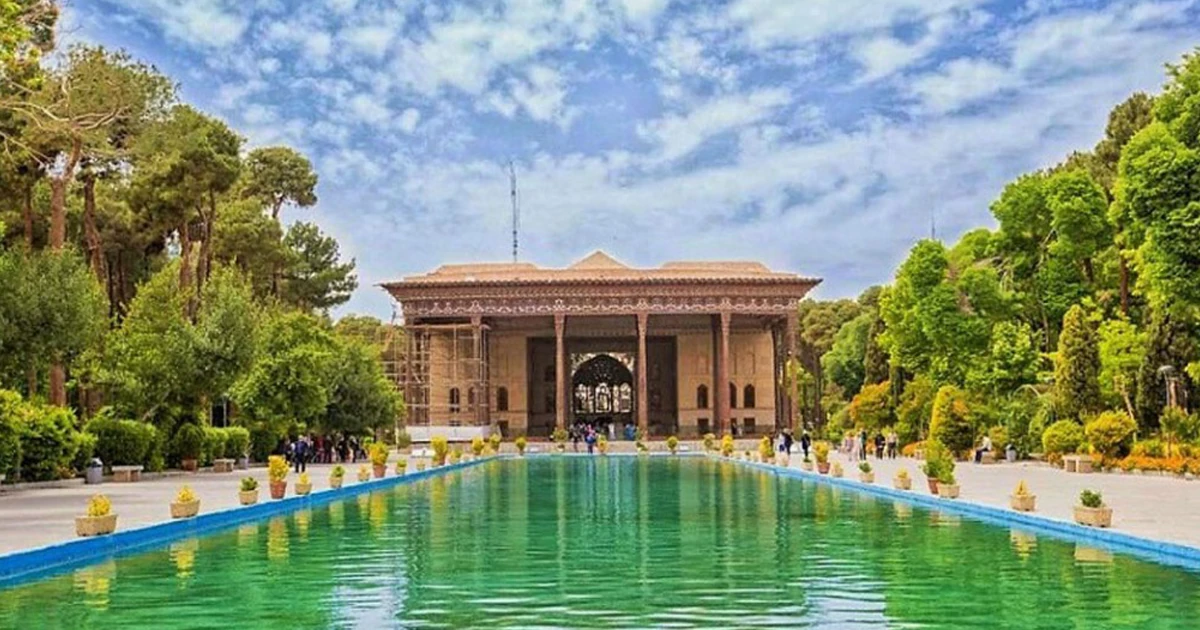 یک روز گردشگری تاریخی در خیابان استانداری