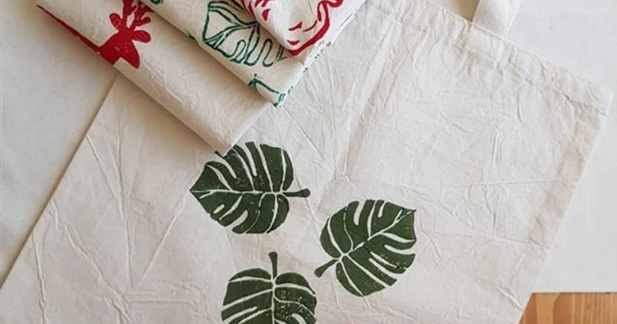 ۵. یک کیسه پارچهای یا پلاستیکی