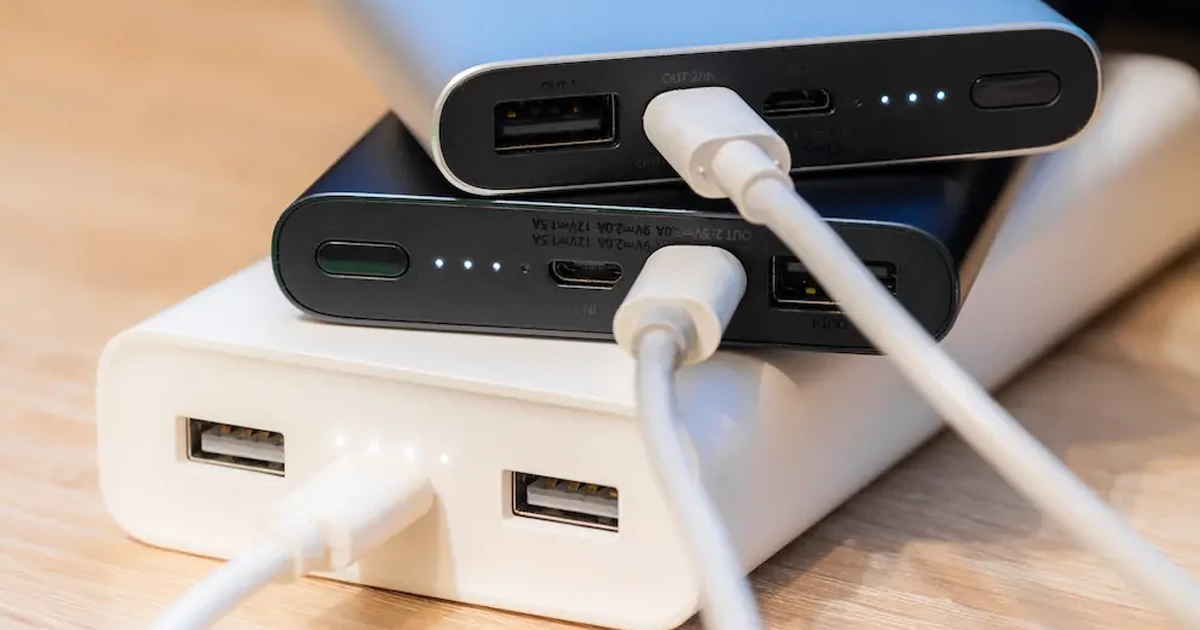 ۱. شارژر و پاوربانک با کابل اضافی