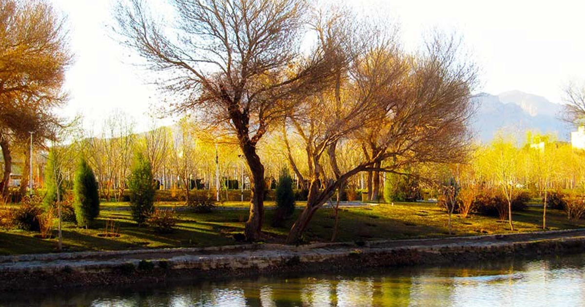 پارک ناژوان از جاهای دیدنی اصفهان در پاییز