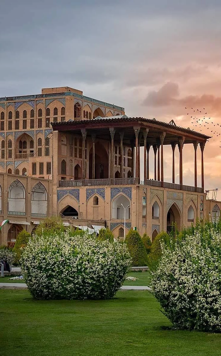 چک لیست سفر به اصفهان، عمارت عالی قاپو