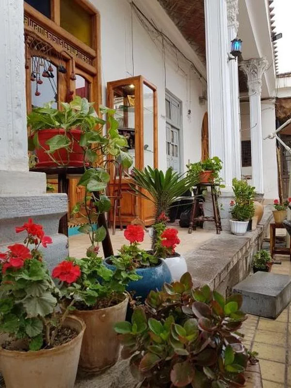 کافه های میدان نقش جهان اصفهان، کافه مس و قالی