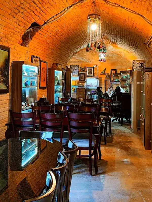کافه گالری میراث در میدان نقش جهان اصفهان
