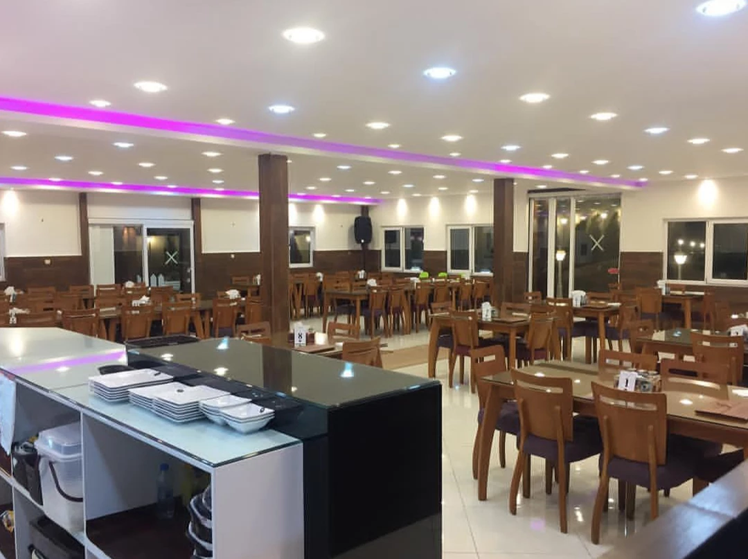 رستوران سه کاج شهسوار