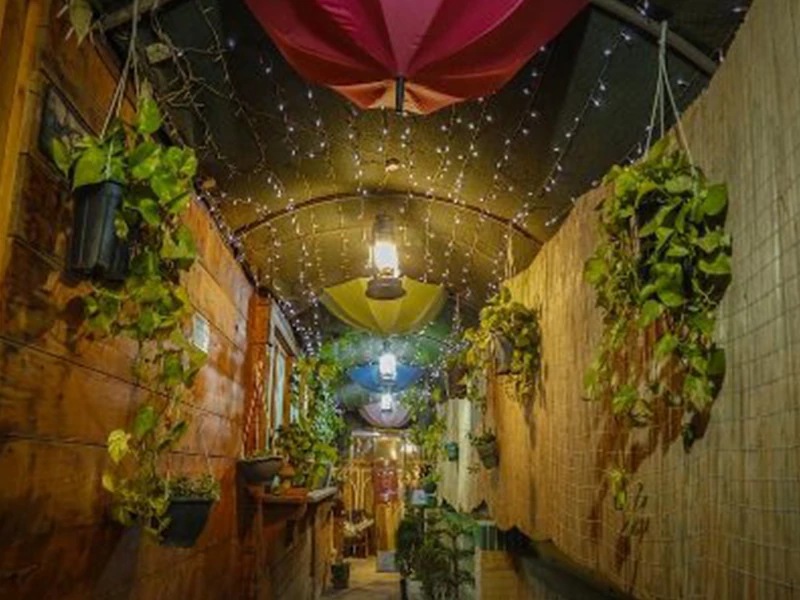 کافه رستوران چتر یزد، کافه های بافت تاریخی یزد