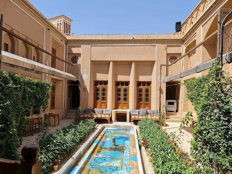 کافه ناردون یزد، کافه های بافت قدیمی یزد