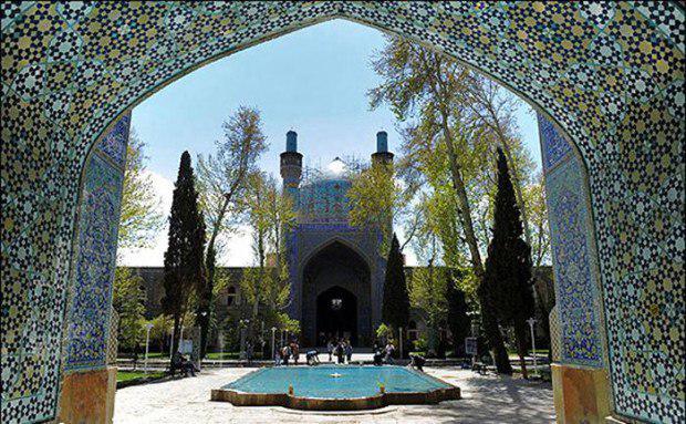 مدرسه چهار باغ / موزه کاشی کاری اصفهان دیدن دارد