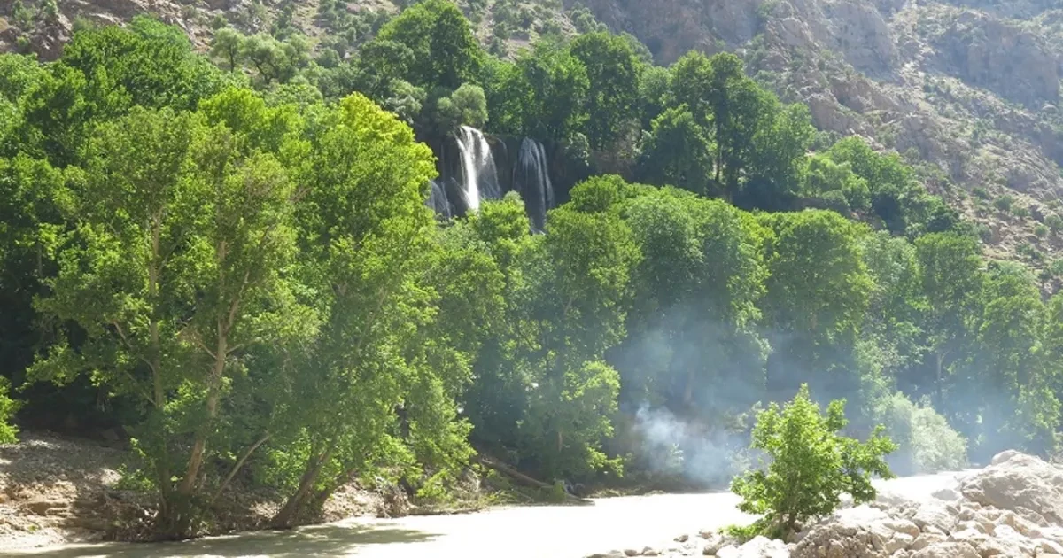 مسیر دسترسی به آبشار زرد لیمه