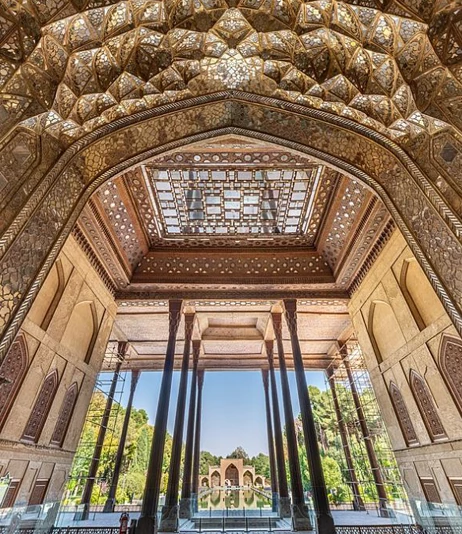 کاخ چهلستون