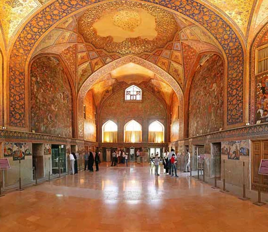 کاخ چهلستون