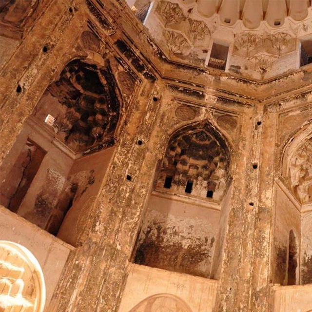 ویژگی‌های معماری برج علی‌آباد کشمر