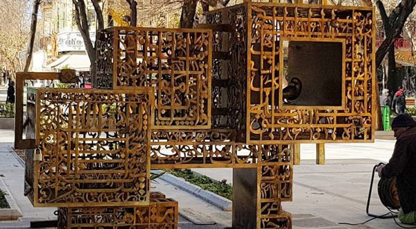 شیر نشسته در چهارباغ