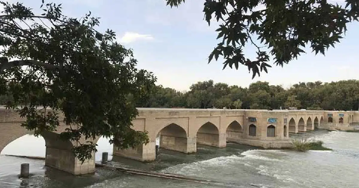 پل چوبی، محل عبور خاندان صفوی