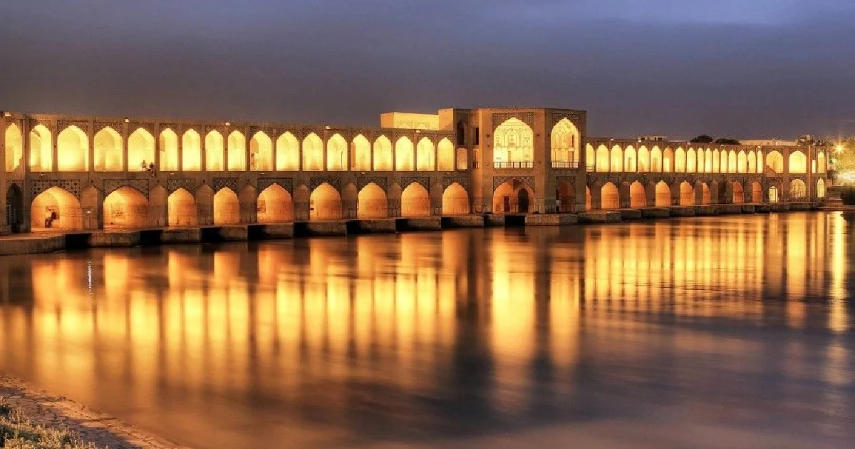 پل خواجو در شب
