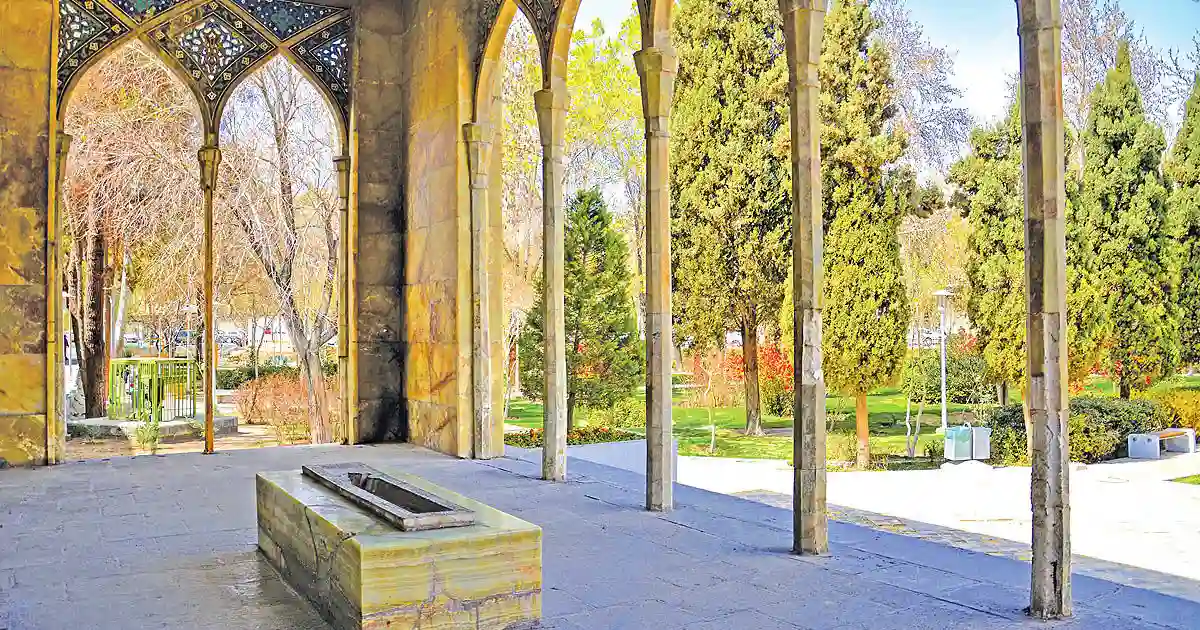 مقبره صائب تبریزی