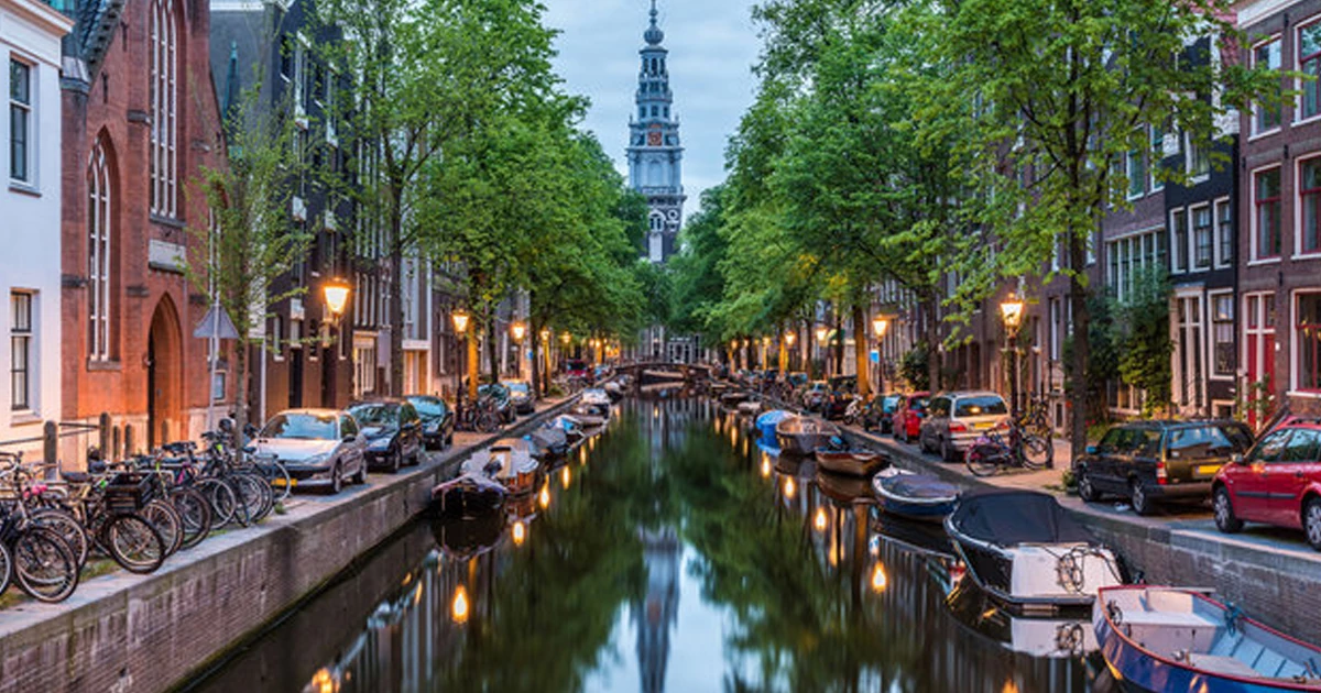 آمستردام و بیش از ۱۰۰ کیلومتر مسیر آبی در دل بافت شهری