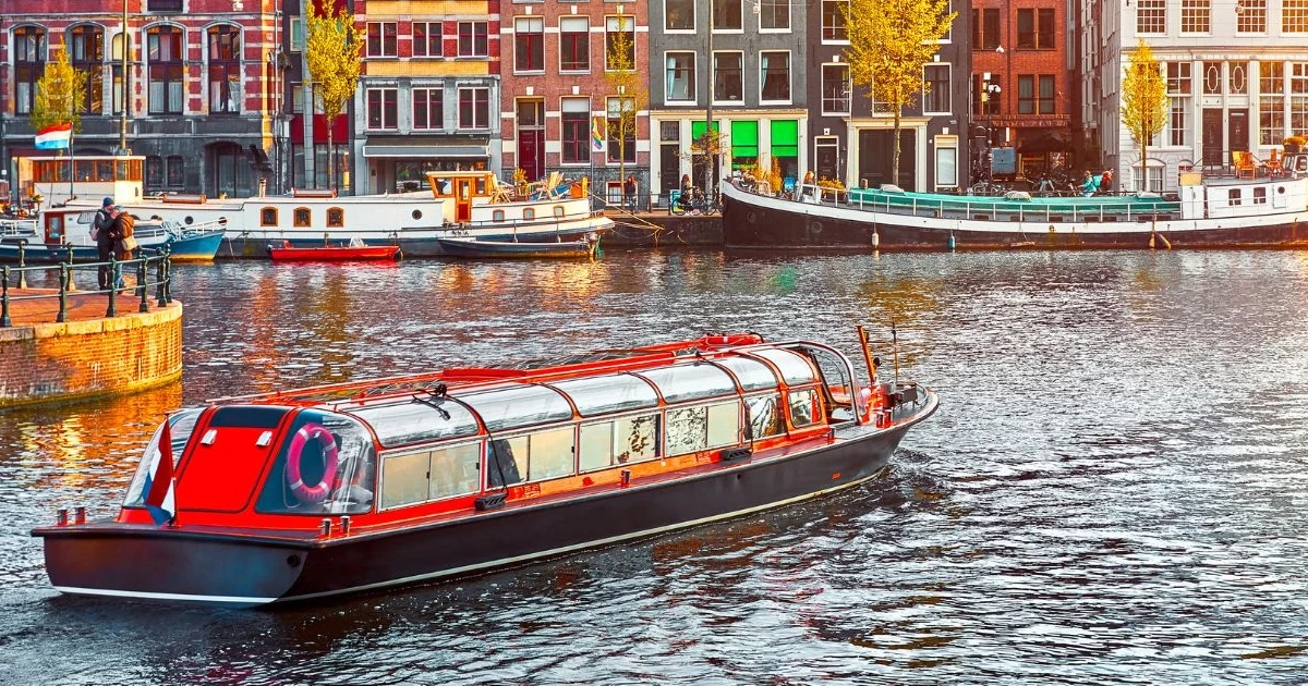 ساخت کانالهای فعلی بین سالهای ۱۵۸۵ تا ۱۶۶۵ انجام شده است