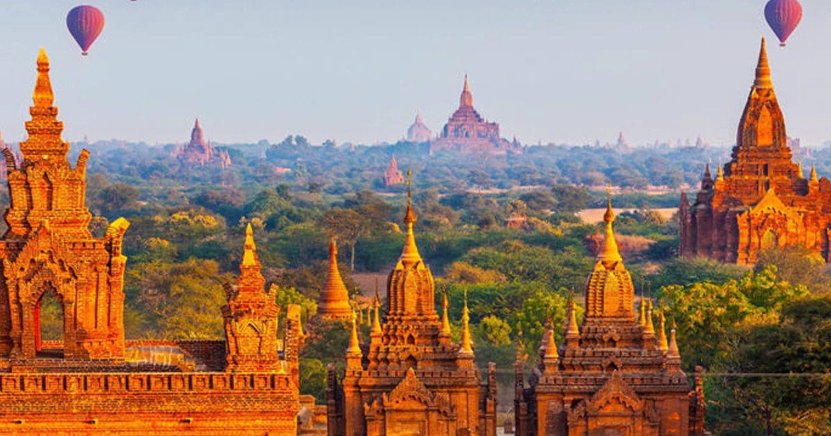 باگان، هزار معبد بودایی در چشم‌انداز طلوع و غروب