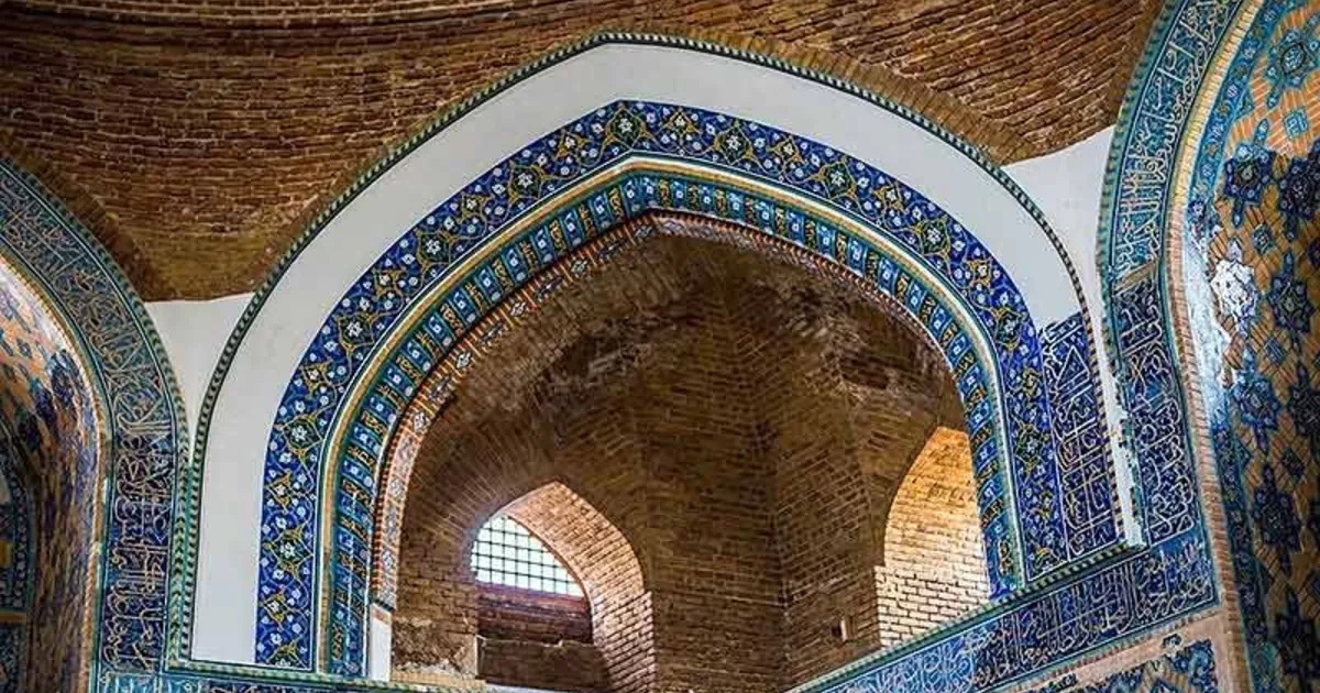 تزیینات داخلی مسجد کبود