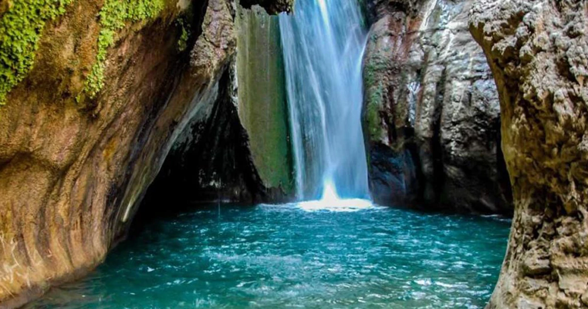 آبشار تنگه براق؛ شاهکار طبیعی جنوب کشور
