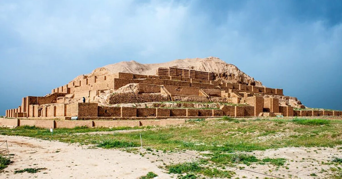 طبقات و طراحی داخلی زیگورات چغازنبیل: ساختاری هوشمندانه برای عملکرد و زیبایی