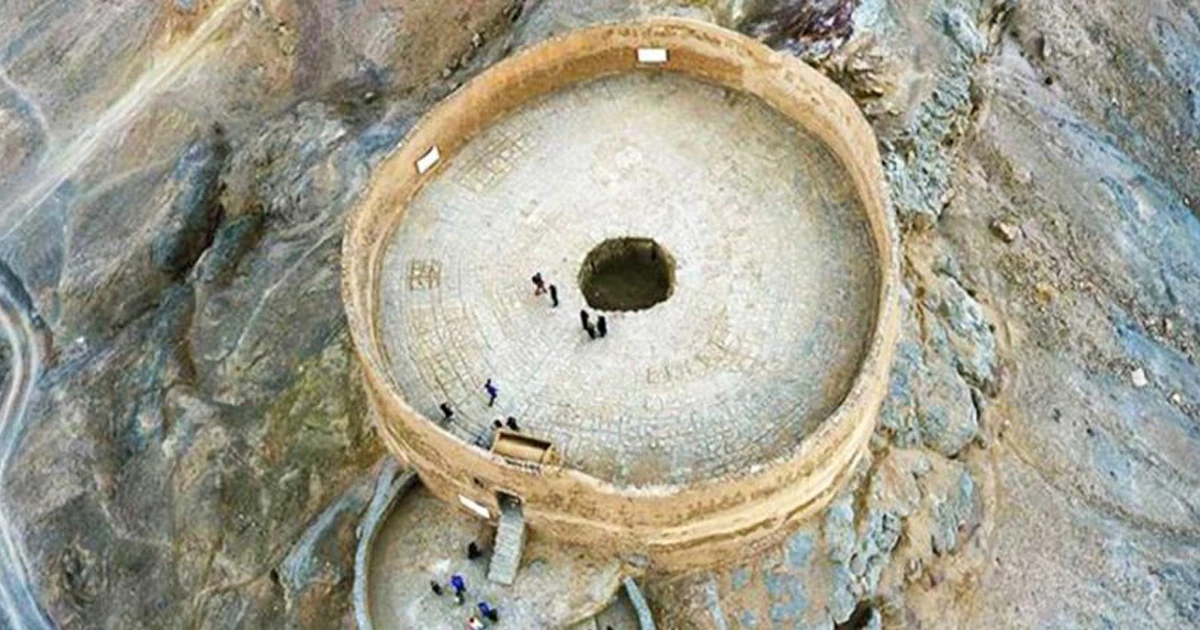 نحوۀ سنتی دفن مردگان در دخمه زرتشتیان یزد