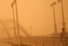 پای بی‌‌‌ آبی برگلوی گردشگر، انگشت ریزگردها در چشم توریست