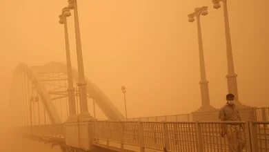 پای بی آبی برگلوی گردشگر، انگشت ریزگردها در چشم توریست