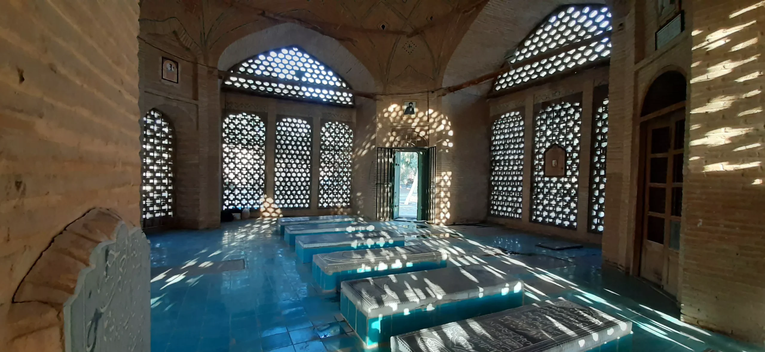 شخصیت‌های مدفون در تکیه تویسرکانی تخت فولاد اصفهان