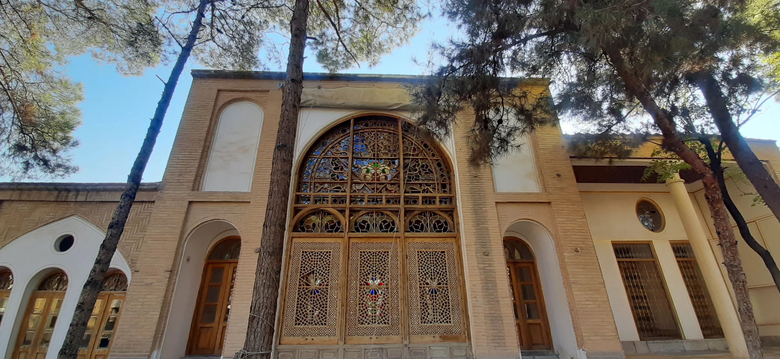 تکیه بختیاری‌ها در نخت فولاد اصفهان و در کنار تکیه میرفندرسکی