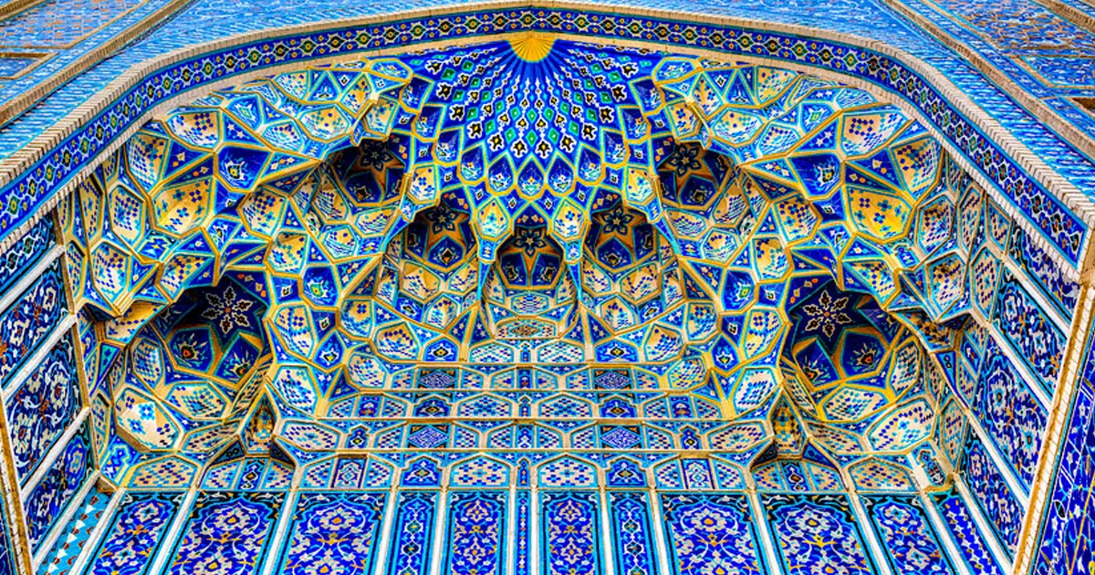 معماری ایرانی و معناشناسی مصالح؛ کیمیای تبدیل خاک به آسمان