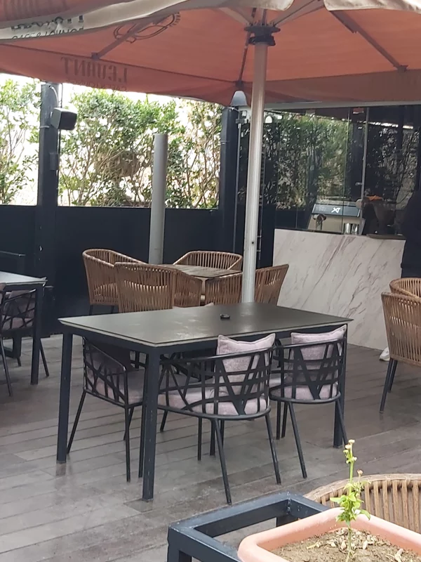 کافه لوانت: روباز و محبوب در جلفا