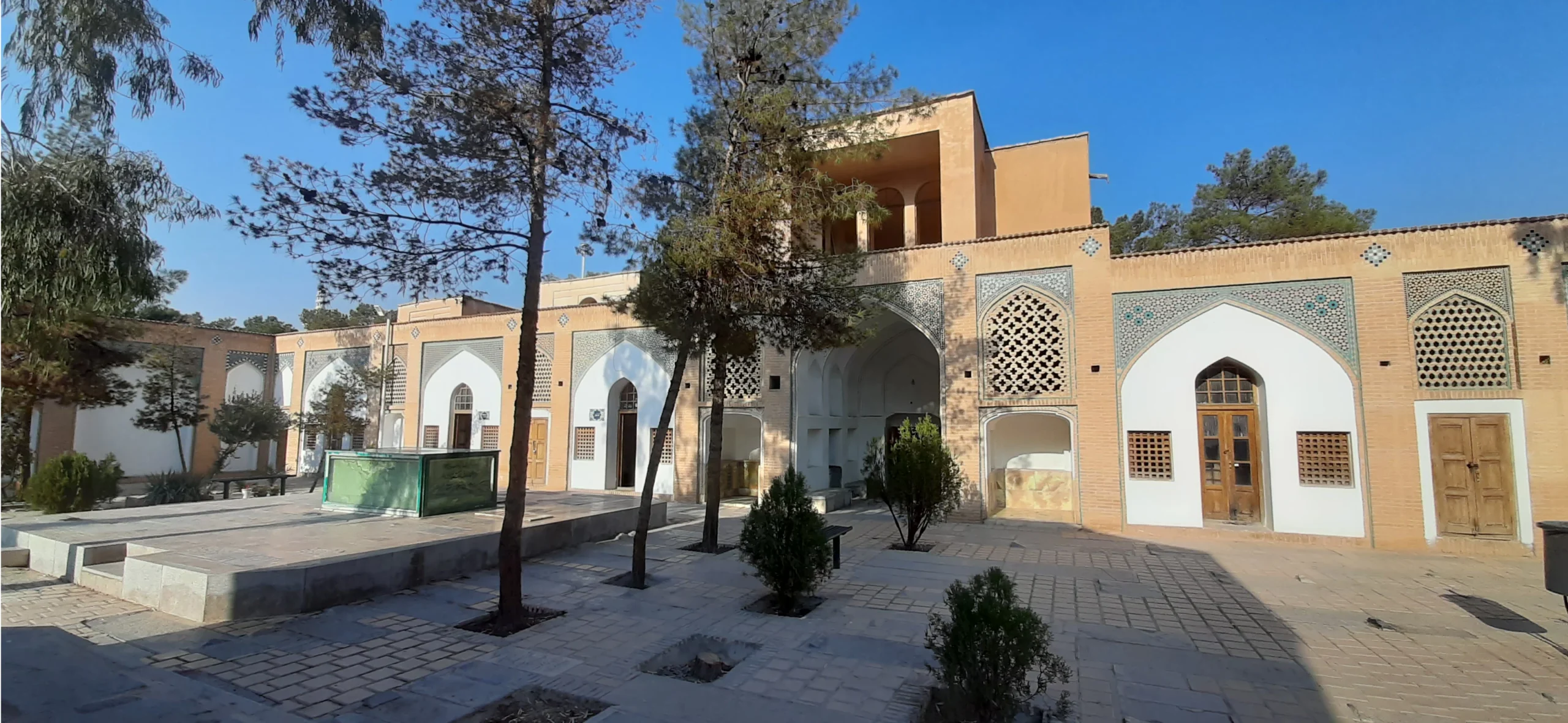 تاریخ تکیه مادر شاهزاده تخت فولاد اصفهان