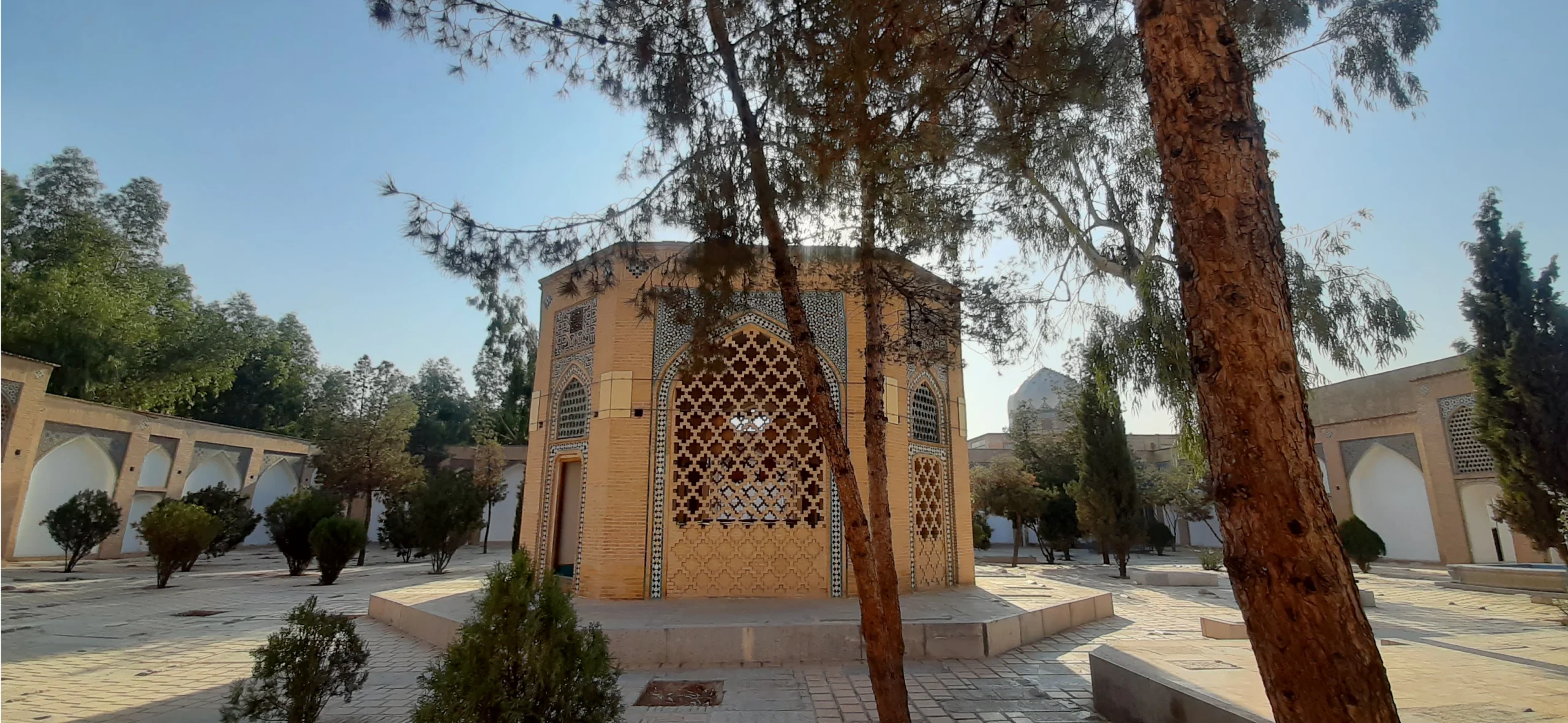 موقعیت و آدرس تکیه مادر شاهزاده تخت فولاد اصفهان