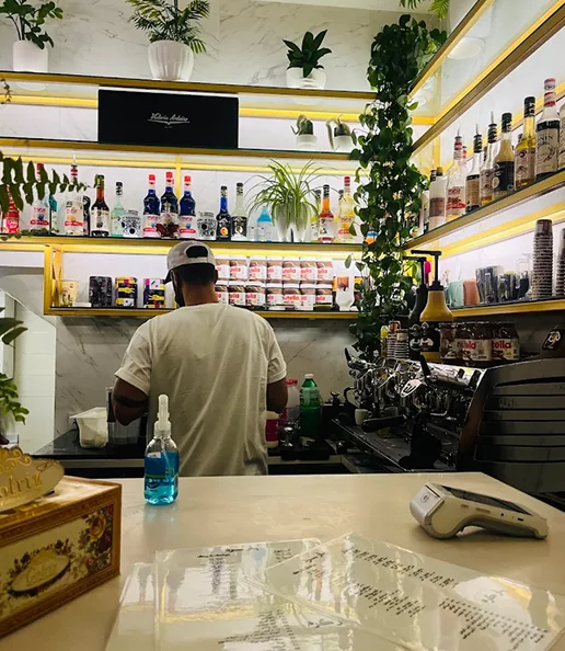 کافه مون اصفهان مرداویج