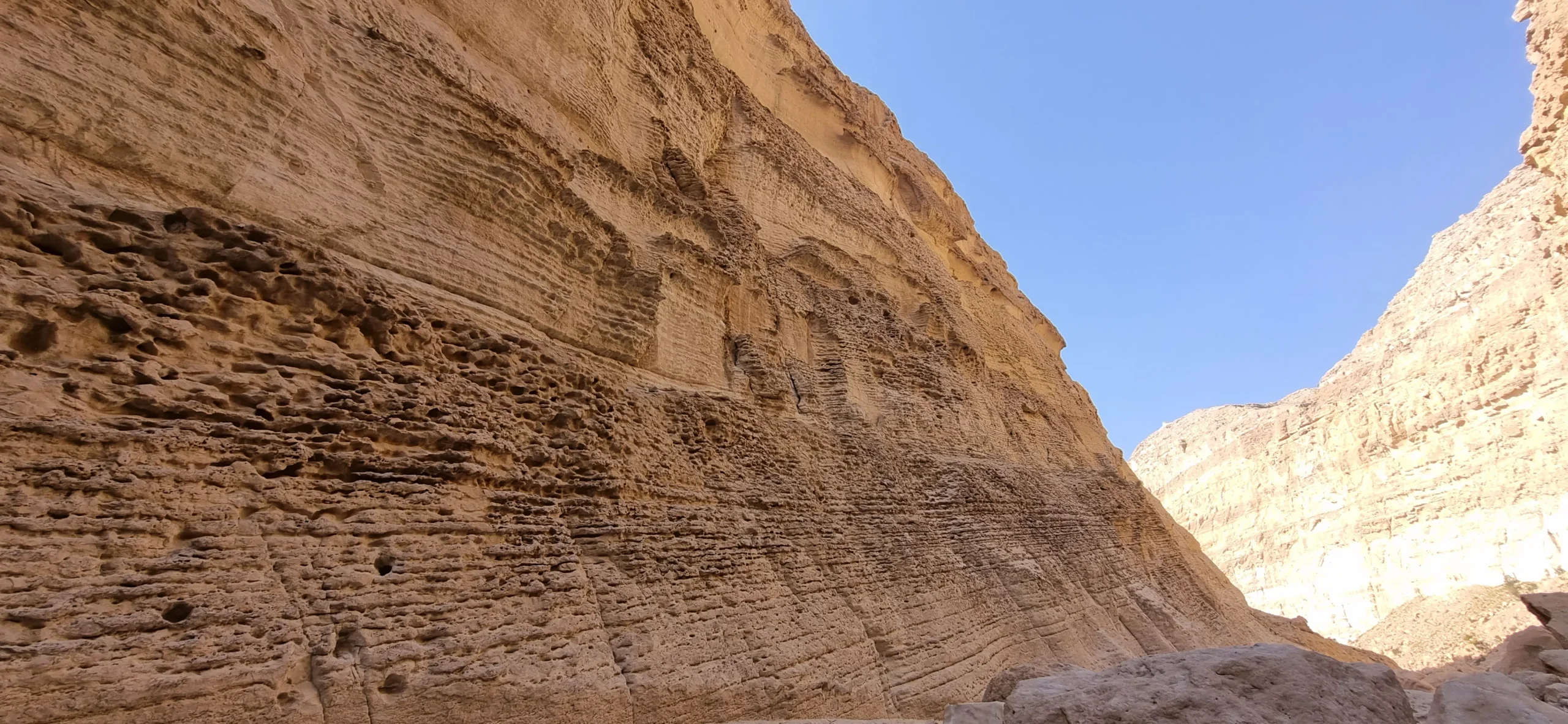 ویژگی‌های طبیعی و زمین‌شناسی تنگه شوتاریکو