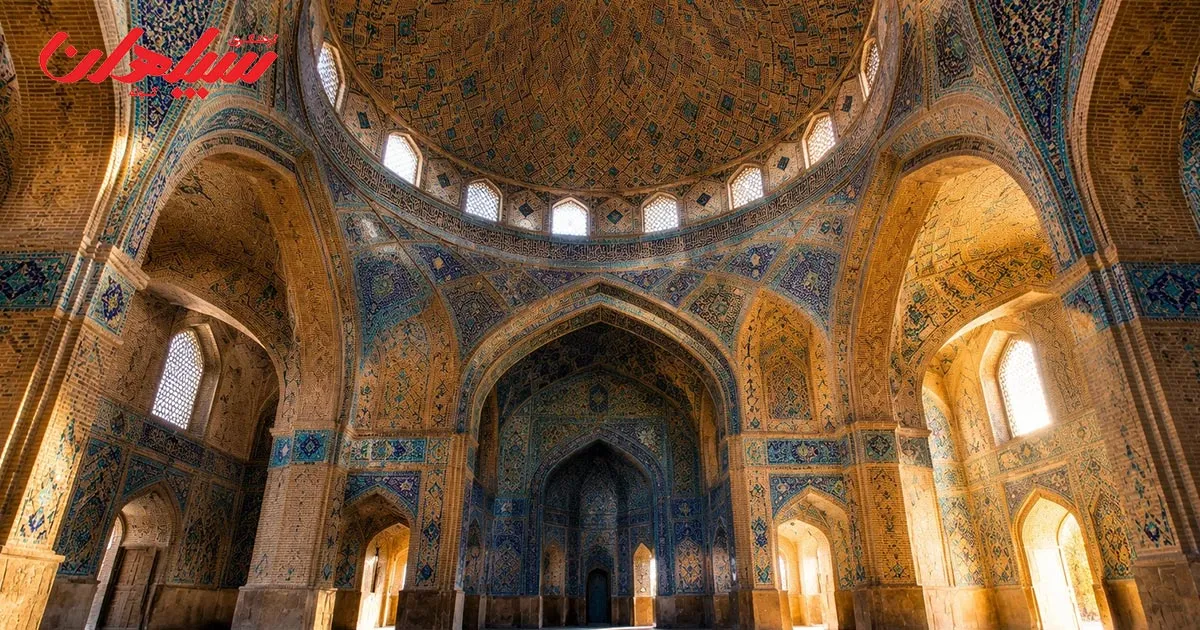 معماری داخلی و گنبد باشکوه مسجد جامع عتیق اصفهان